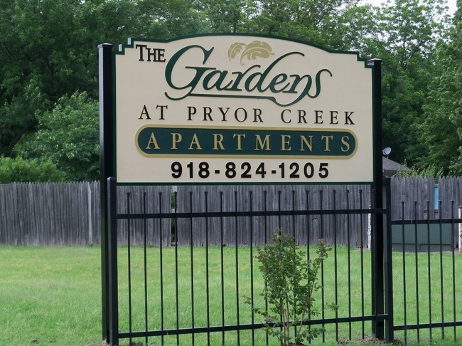 Encuentre su nuevo hogar en Gardens at Pryor Creek Apartments - Gardens at Pryor Creek