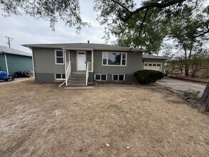 Building Photo - 820 35th Ave Ct