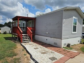 Building Photo - 136 Navasota Dr