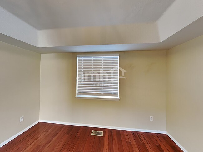 Foto del edificio - 13985 Elm St