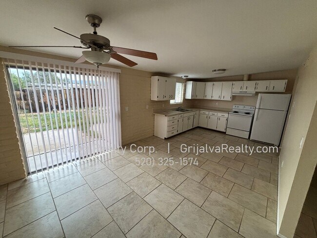 Foto del edificio - Spacious 4 Bedroom House for Rent  (Irvington/Kolb)