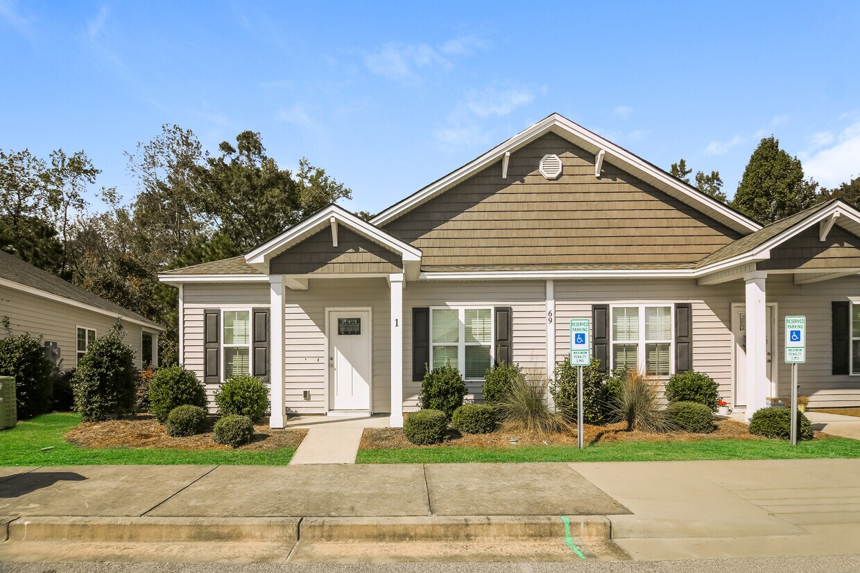 Primary Photo - 69 Highland Forest Cir