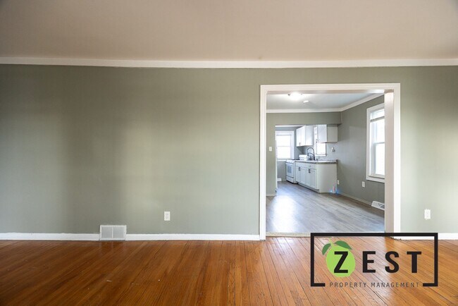 Building Photo - Beautiful house!!!!