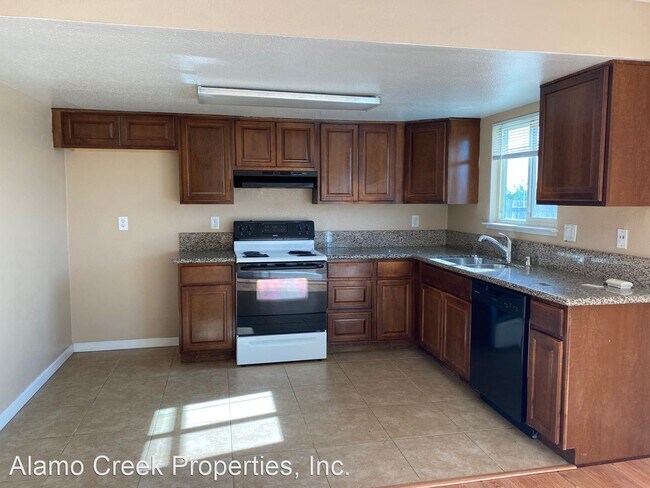Building Photo - 4 br, 2 bath House - 510 Cabana Court