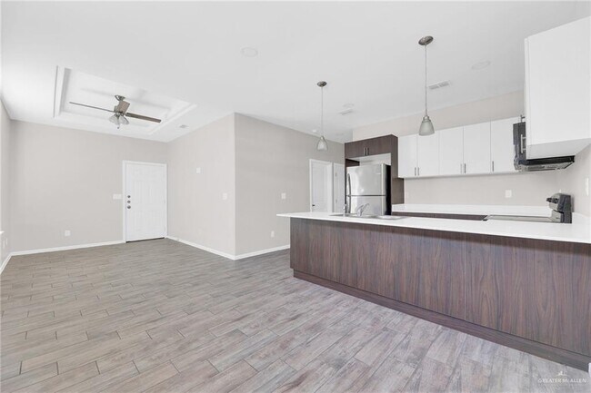 Building Photo - 15 S Colt Ln