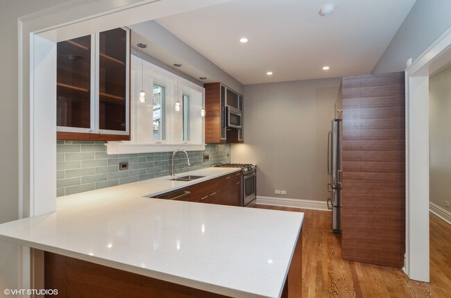 Building Photo - 1520 W Elmdale Ave