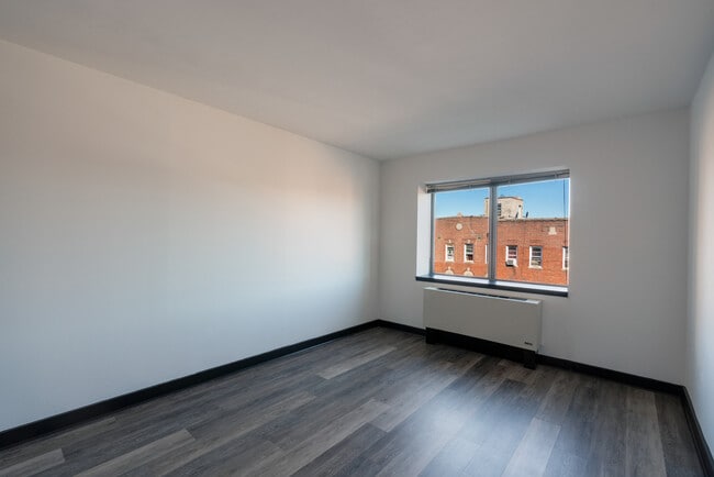Interior Photo - MODA