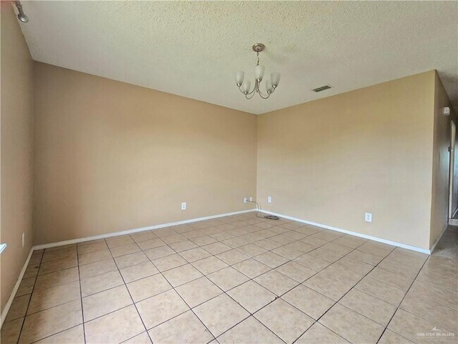 Building Photo - 3901 Mac Dr