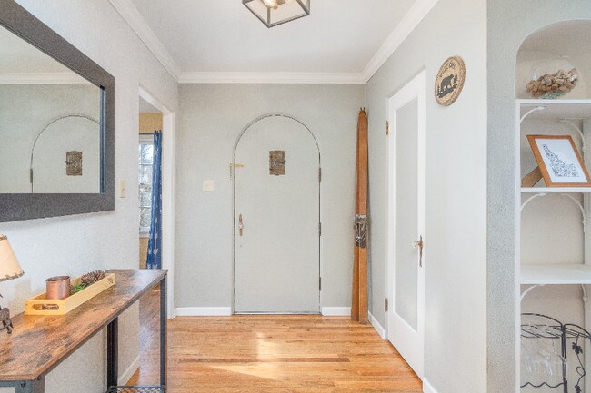 Foto del edificio - 2104 W State St