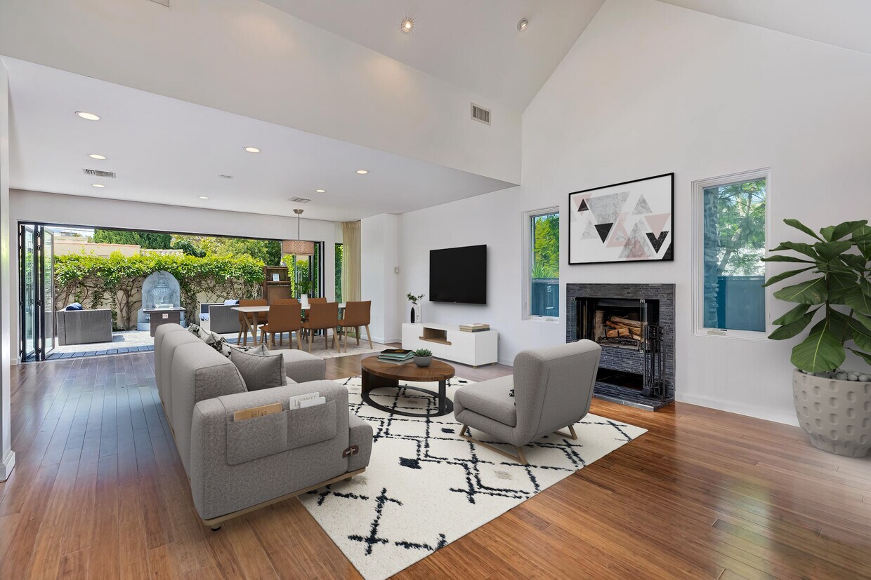 Main living space - 547 N Alta Vista Blvd
