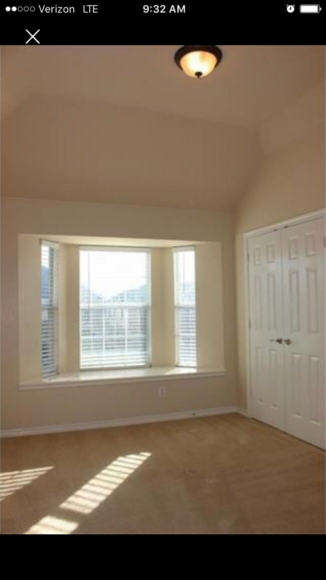 Foto del edificio - 207 Rose Garden Way