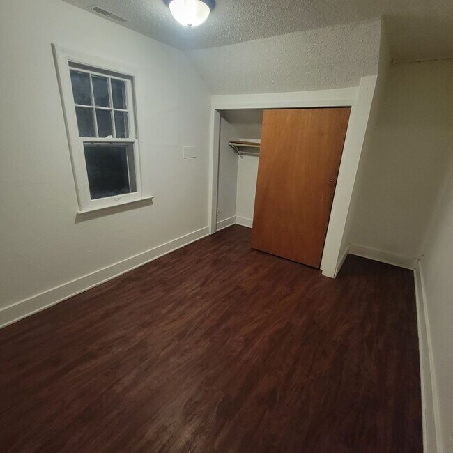 Building Photo - RENT SUX - 1200 JENNINGS