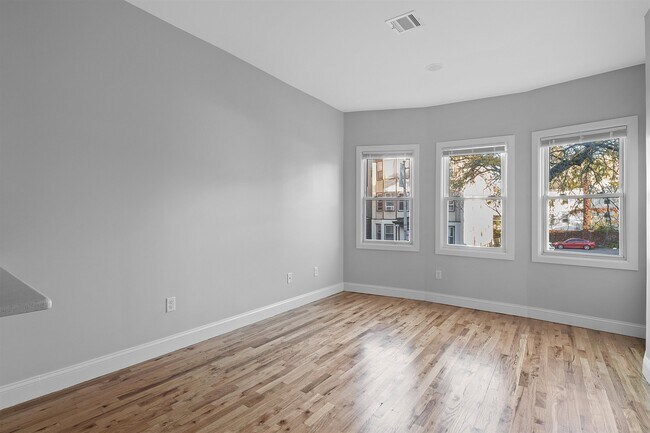 Foto del edificio - 757 West Side Ave