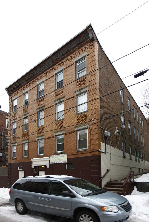 Primary Photo - 40 Ward St