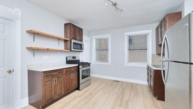 Foto del edificio - 1917 S May St