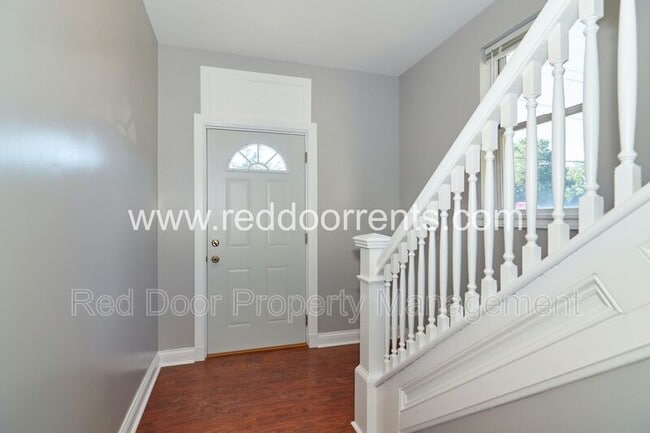 Building Photo - 3518 S Harding St