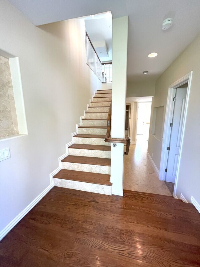 Foto del edificio - Beautiful 3 bedroom detached townhome with...
