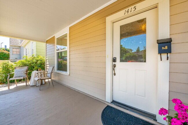 Building Photo - Charming, Spacious 5-Bedroom Home in York ...