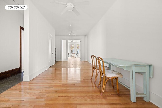 Foto del edificio - 280 E 8th St