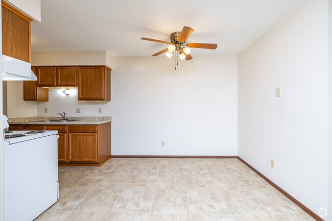 2BR, 1BA - 950SF - Dining Room - Whitman Park Apartments