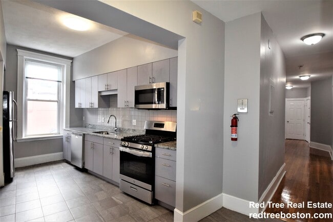 Foto del edificio - 83 Glenville Ave