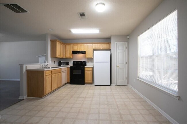 Building Photo - 645 Stadler Pointe