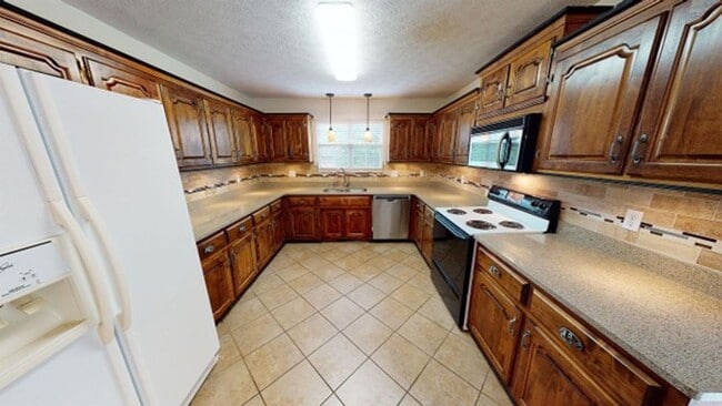 Building Photo - Coming Soon! 3 Bedroom home in the Northfi...