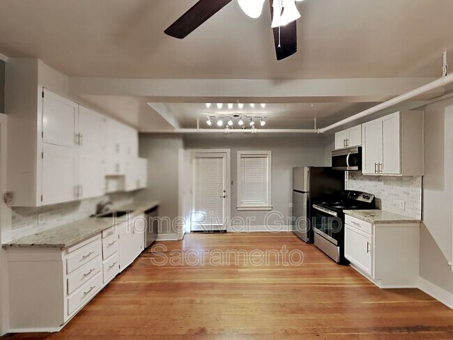 Building Photo - 127 Almond St