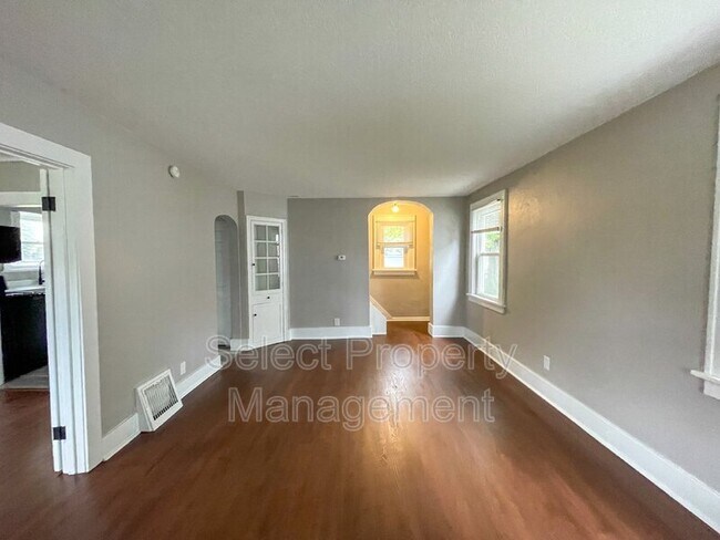 Building Photo - 2815 Plaza Dr