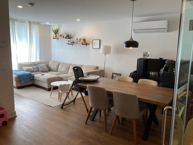 Building Photo - 304 Rue D'émeraude