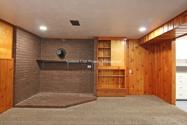 Building Photo - 2 Bed 1 Bath