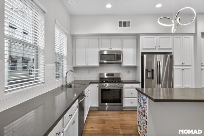 Building Photo - 1737 Houret Ct