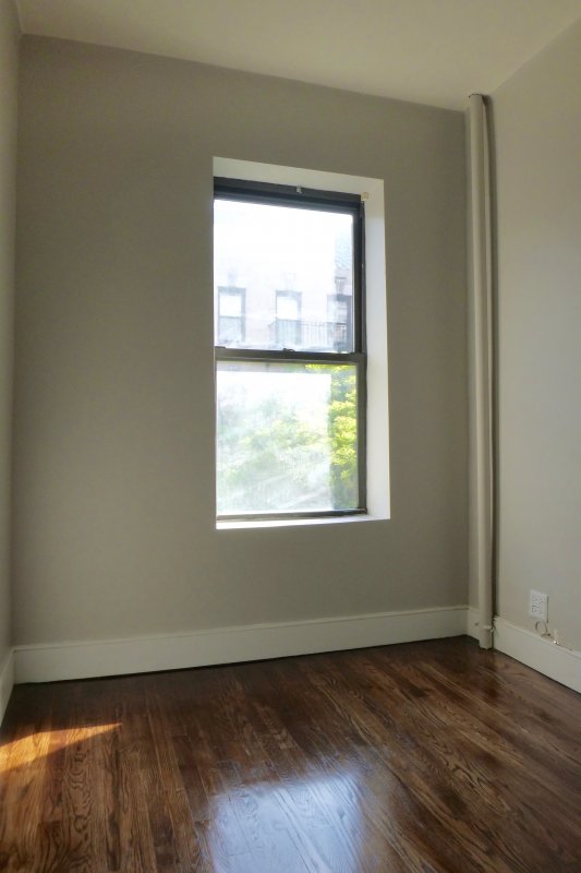 Building Photo - 137 W 141st St