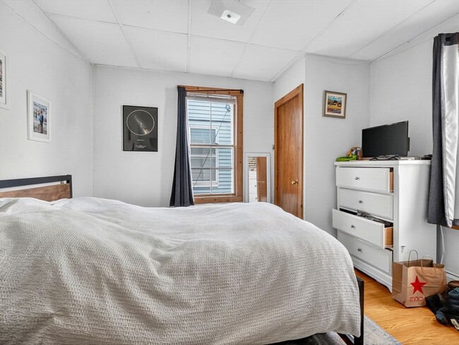 Building Photo - 49 Clifton St