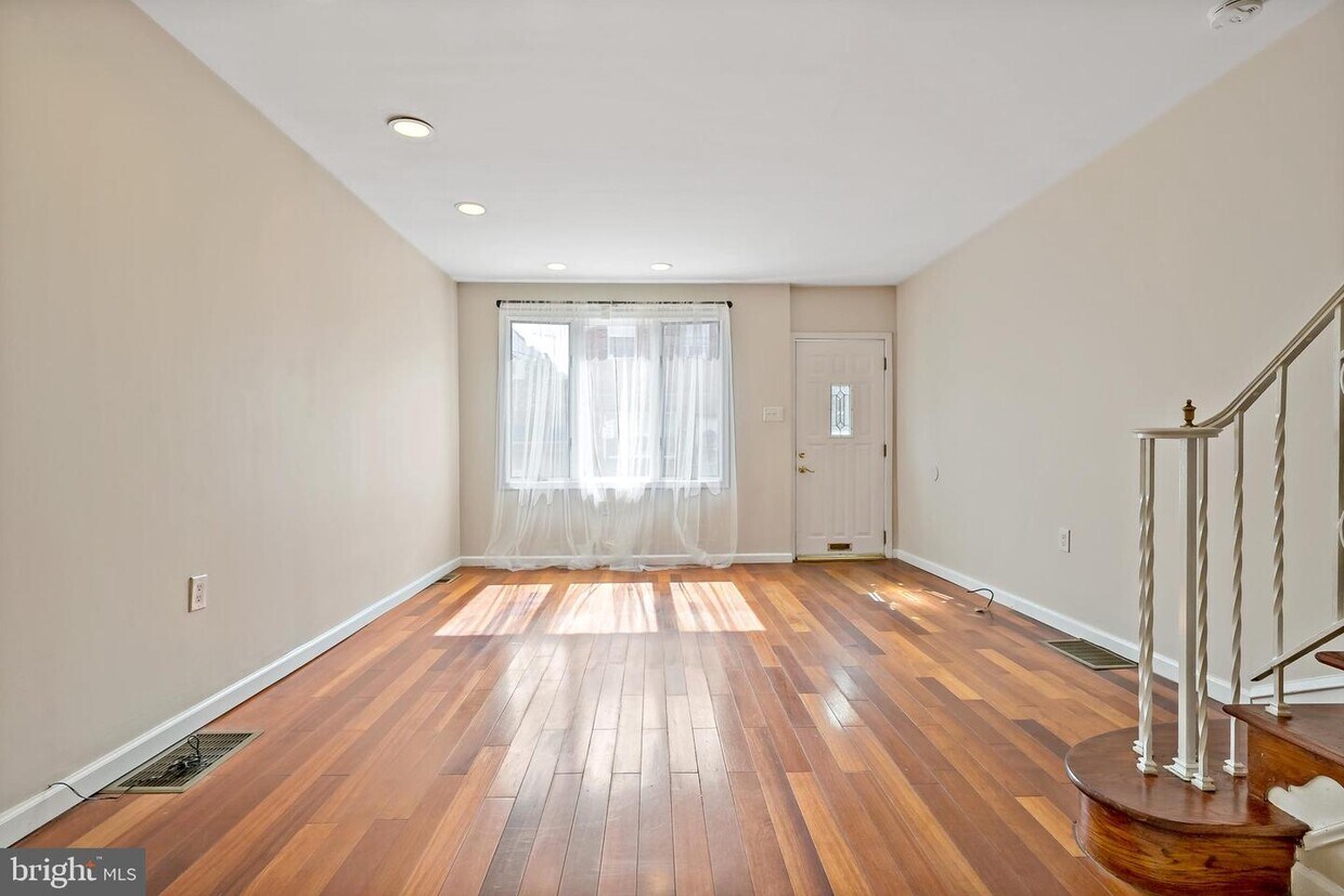Primary Photo - 2508 S Sartain St