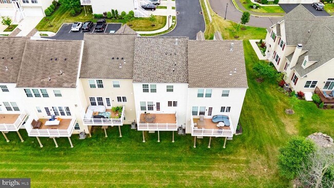 Building Photo - 303 Ellison Dr