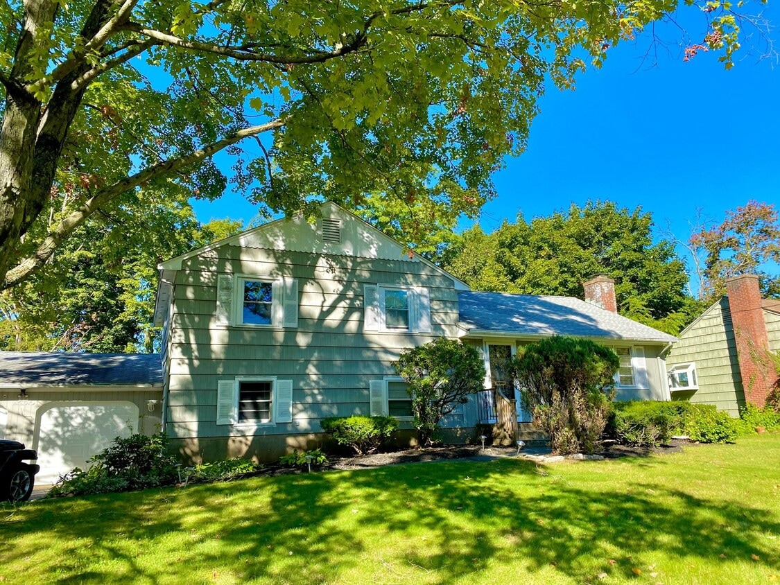 40 Dunn Rd, Hamden, CT 06518 House Rental in Hamden, CT