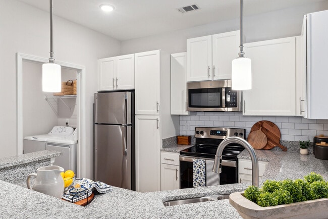 Building Photo - Revere at Mooresville