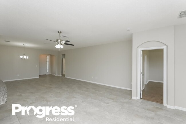 Building Photo - 10519 Scenic Hollow Dr