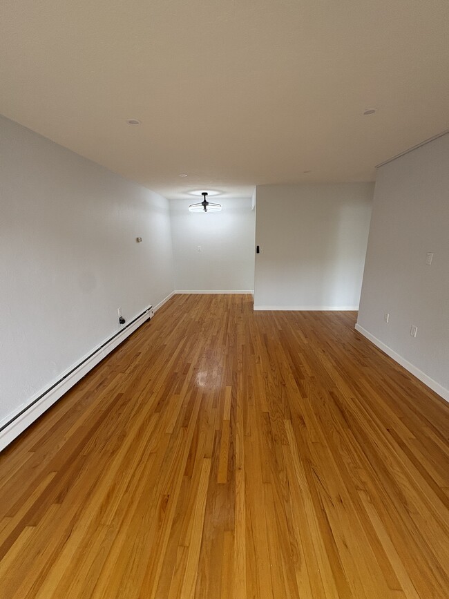 Building Photo - 1005 Pakington St
