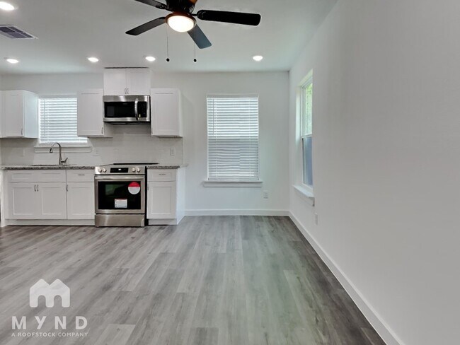 Building Photo - 7627 Sundown Dr