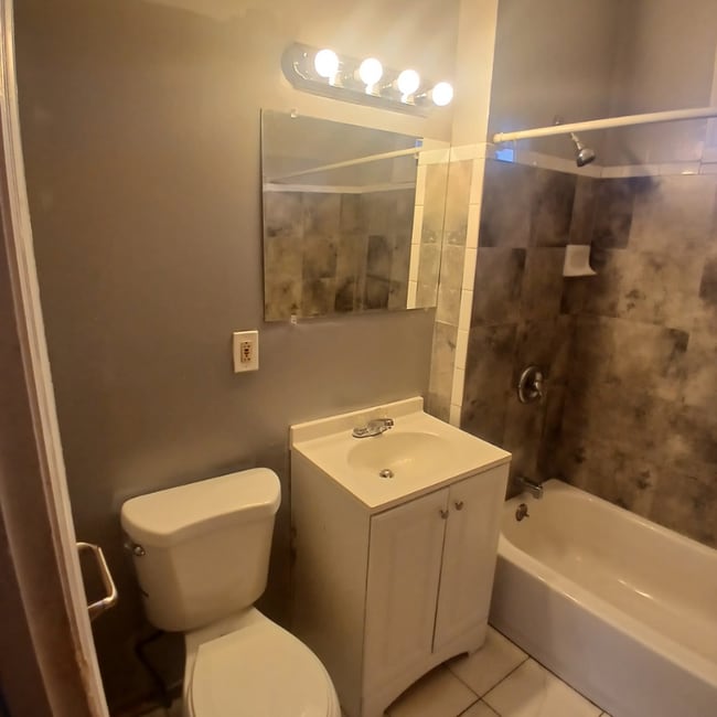 Foto del edificio - 490 Edgewood St