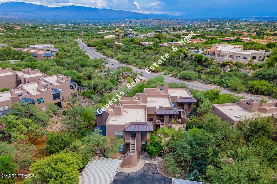 Primary Photo - Lovely Sabino Canyon Condo