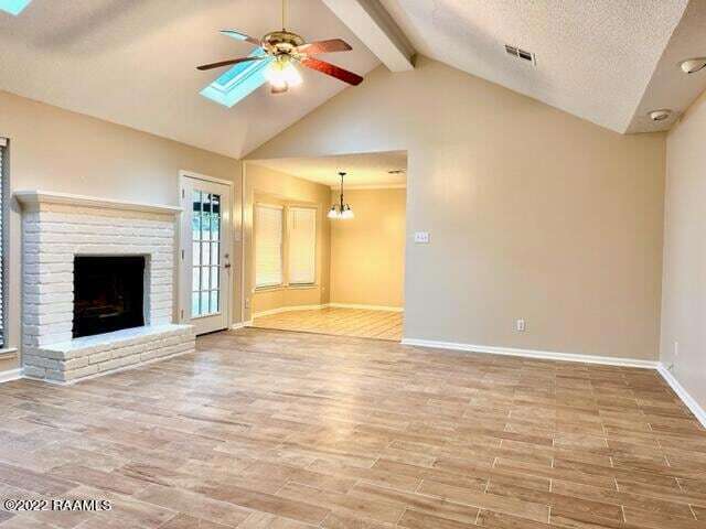 Foto del edificio - 709 Rosedown Ln