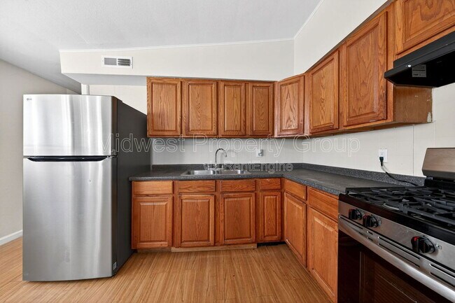 Foto del edificio - 8310 Sagewood Ln