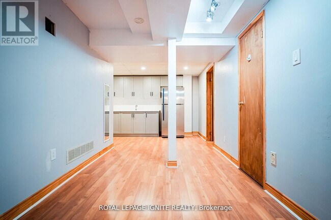 Building Photo - 265 Wright Crescent