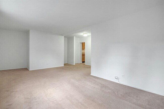 Foto del edificio - 580 Bedford Rd