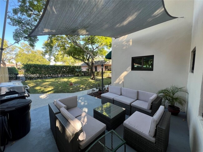 Foto del edificio - 1534 Monroe St