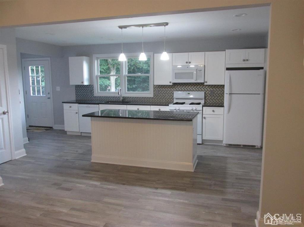Primary Photo - 131 Player Ave