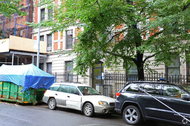 Building Photo - 206 W 99th St